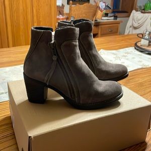 Brand new never worn Taos boots size 6 1/2 still in box